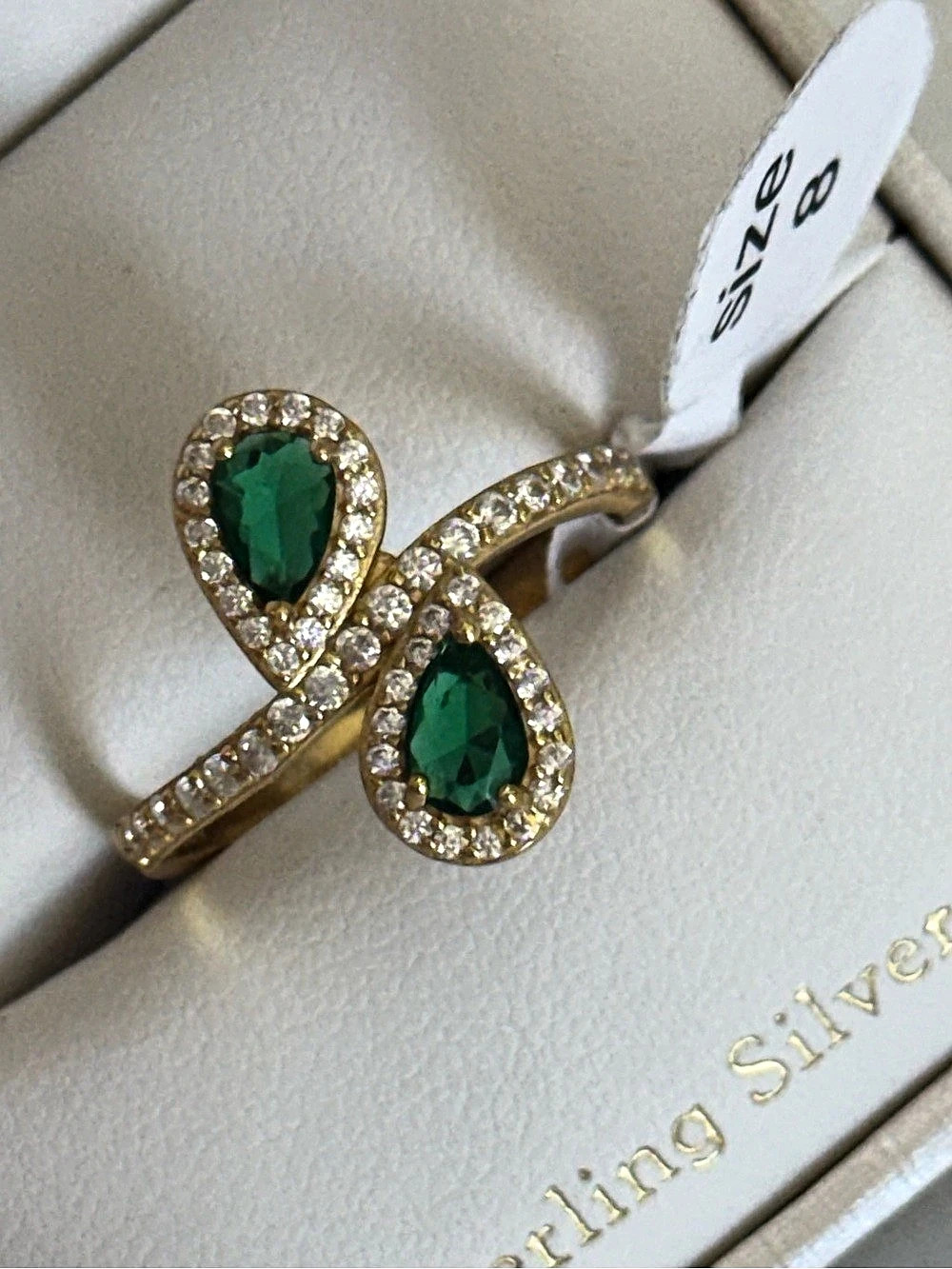 Green Teardrop Ring in Gold NWOT